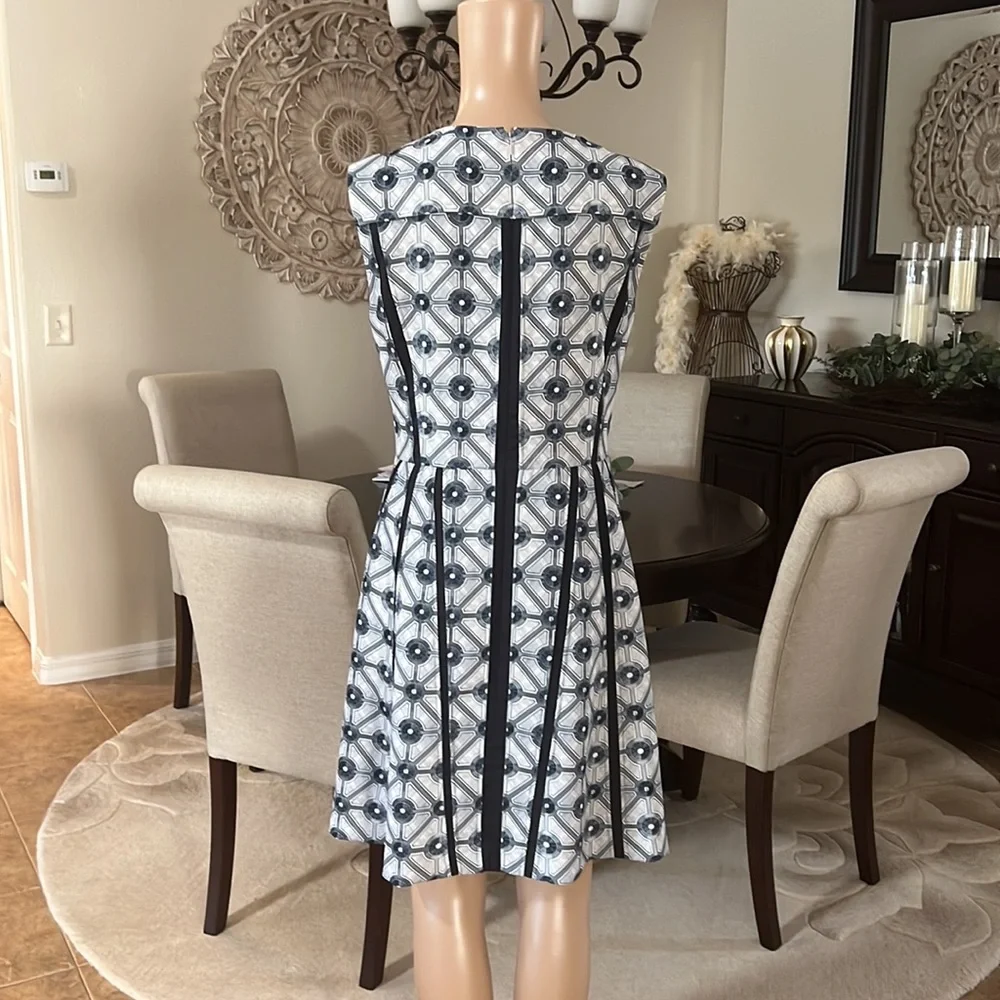 O’2nd SLEEVELESS DRESS - Picture 3 of 6